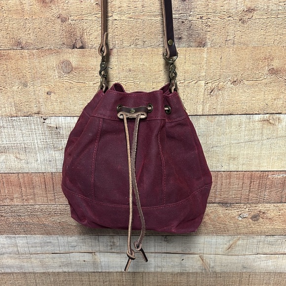 Thread and Canvas Company waxed canvas cinch top bucket bag cranberry - Picture 5 of 16